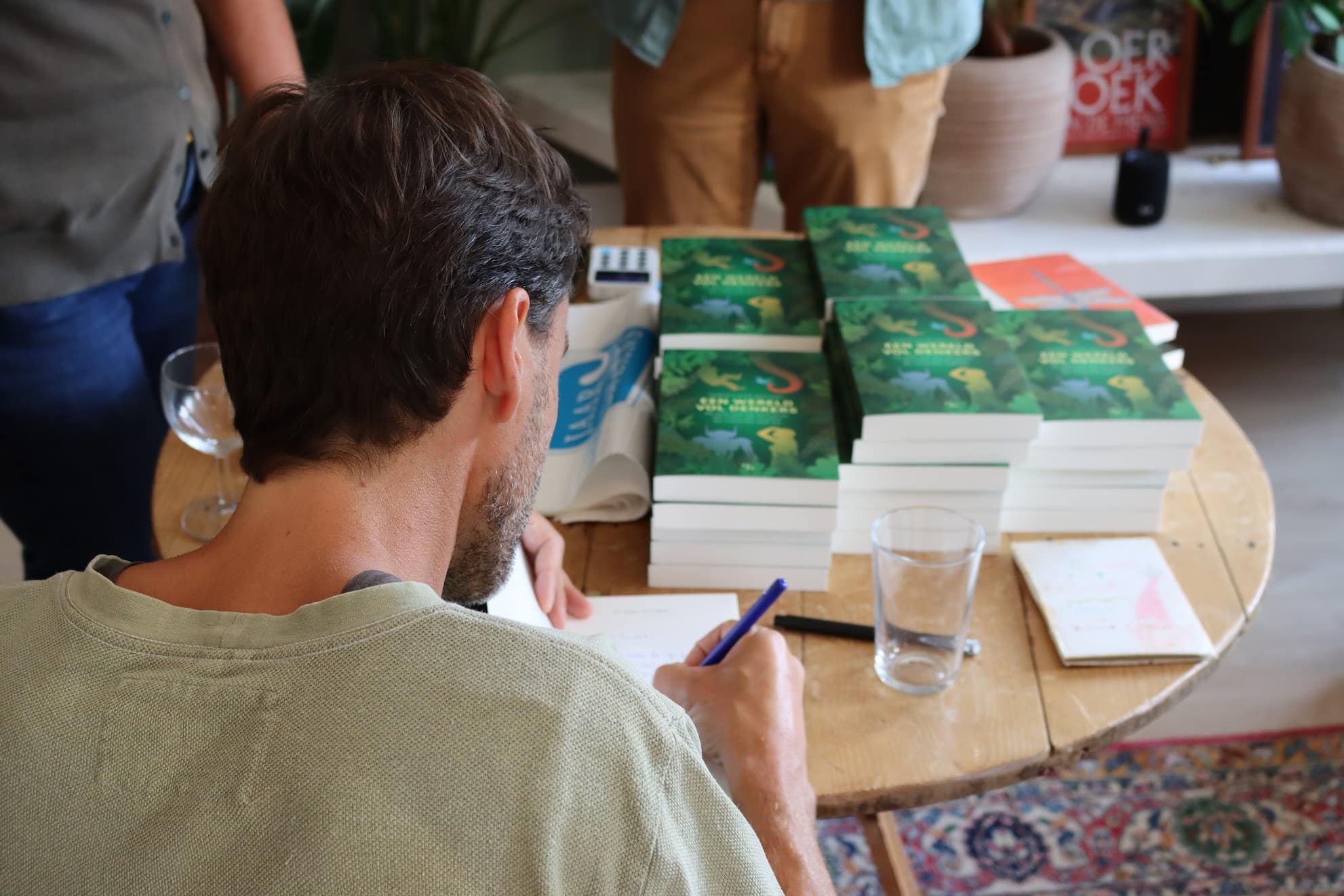 Sebastiaan Mathot signing his books.
